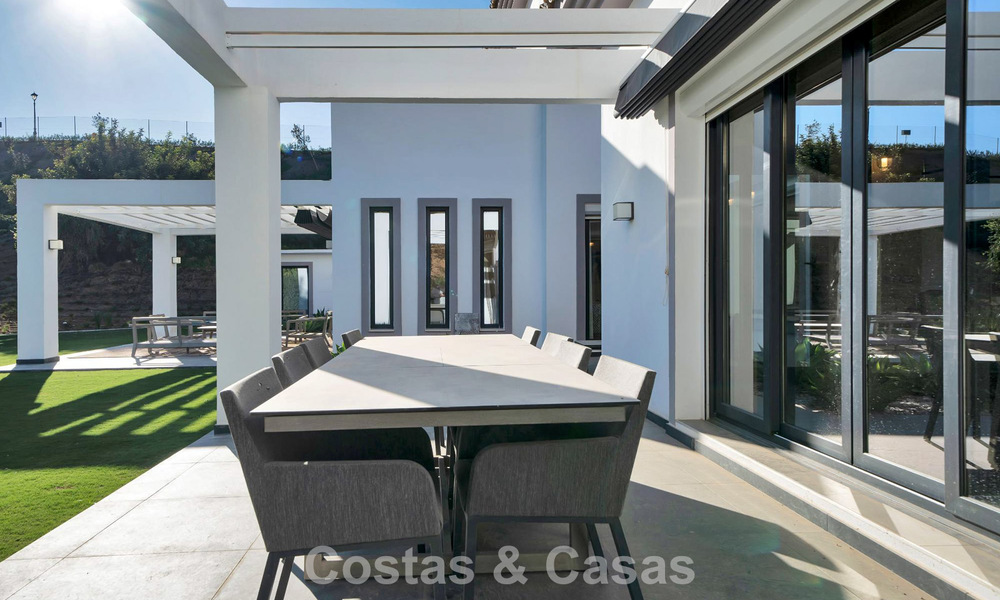 Luxueuse villa de style méditerranéen à vendre dans une communauté fermée entourée de nature à Marbella - Benahavis 776510