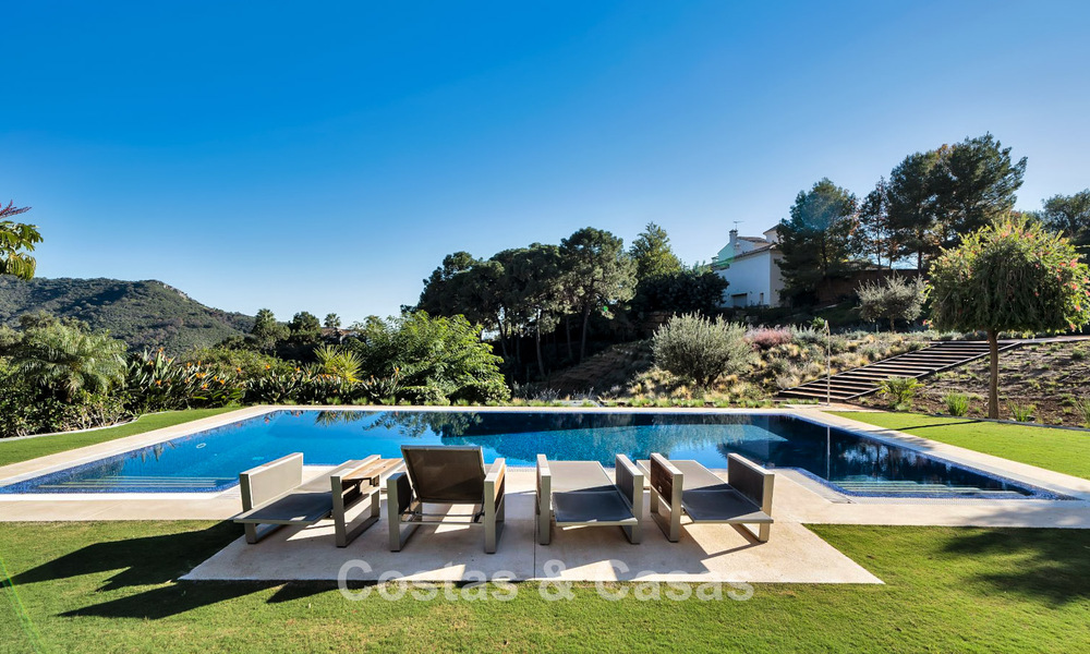 Luxueuse villa de style méditerranéen à vendre dans une communauté fermée entourée de nature à Marbella - Benahavis 776513