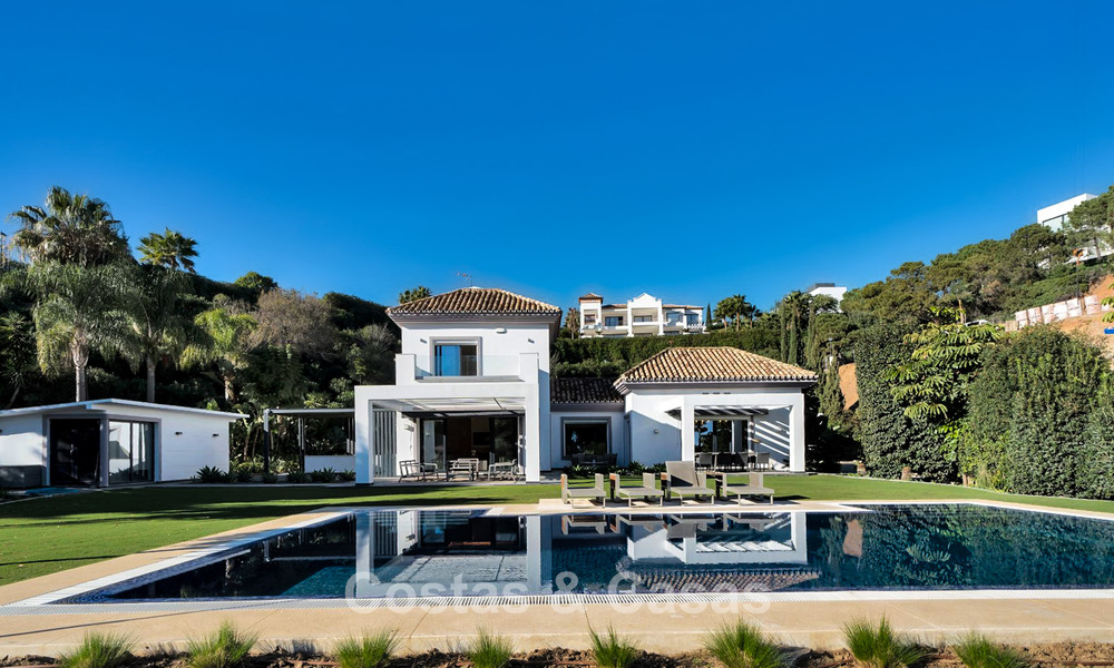 Luxueuse villa de style méditerranéen à vendre dans une communauté fermée entourée de nature à Marbella - Benahavis 776514