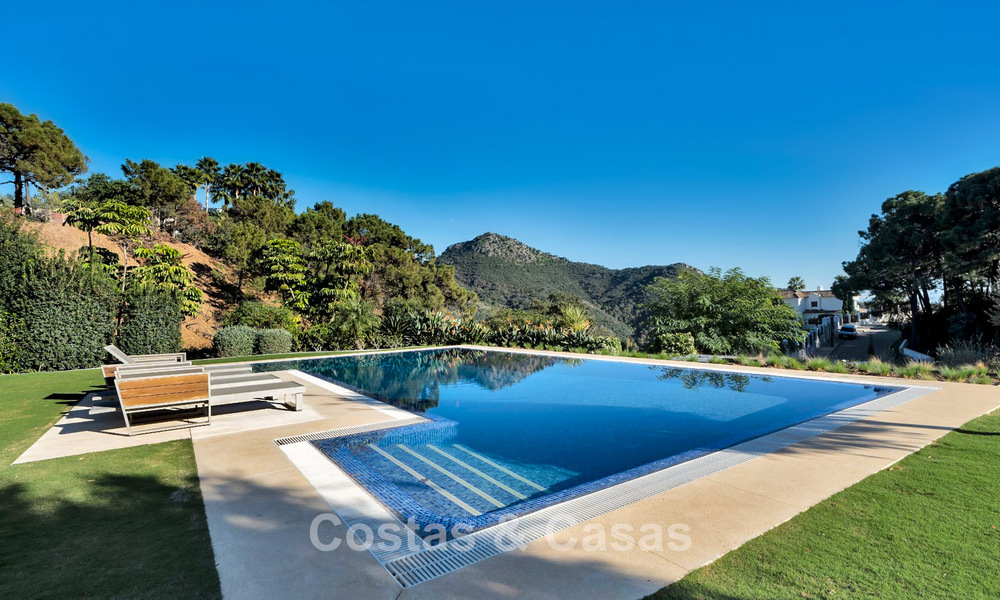 Luxueuse villa de style méditerranéen à vendre dans une communauté fermée entourée de nature à Marbella - Benahavis 776515