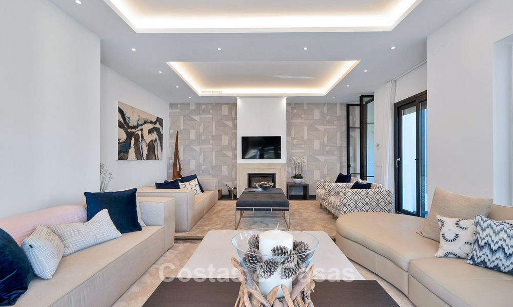 Luxueuse villa de style méditerranéen à vendre dans une communauté fermée entourée de nature à Marbella - Benahavis 776517