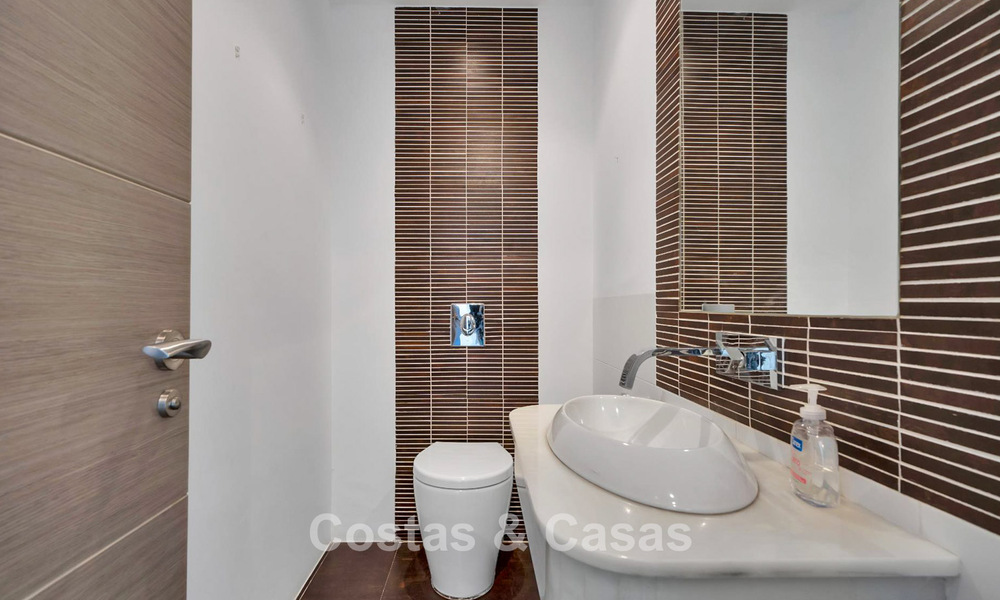 Luxueuse villa de style méditerranéen à vendre dans une communauté fermée entourée de nature à Marbella - Benahavis 776520