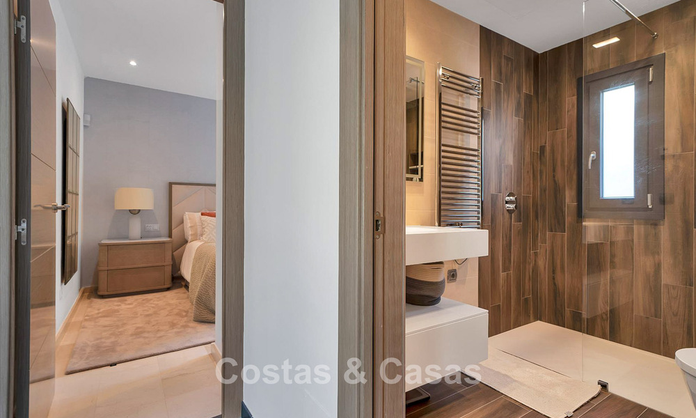 Luxueuse villa de style méditerranéen à vendre dans une communauté fermée entourée de nature à Marbella - Benahavis 776522