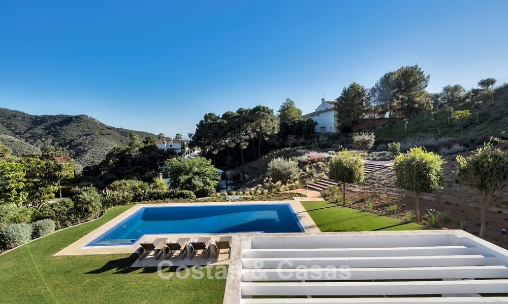 Luxueuse villa de style méditerranéen à vendre dans une communauté fermée entourée de nature à Marbella - Benahavis 776534