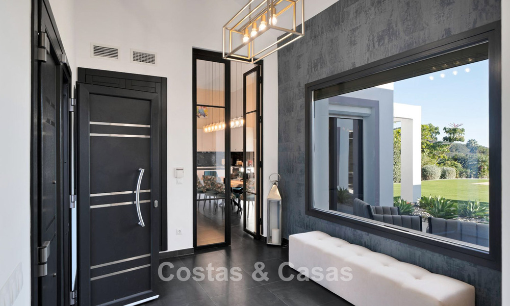 Luxueuse villa de style méditerranéen à vendre dans une communauté fermée entourée de nature à Marbella - Benahavis 776535