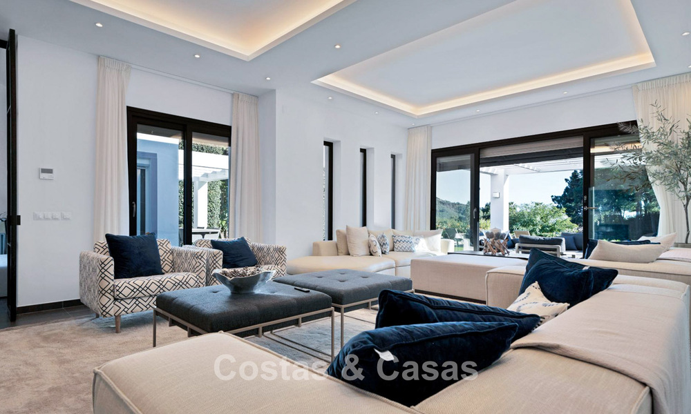Luxueuse villa de style méditerranéen à vendre dans une communauté fermée entourée de nature à Marbella - Benahavis 776536
