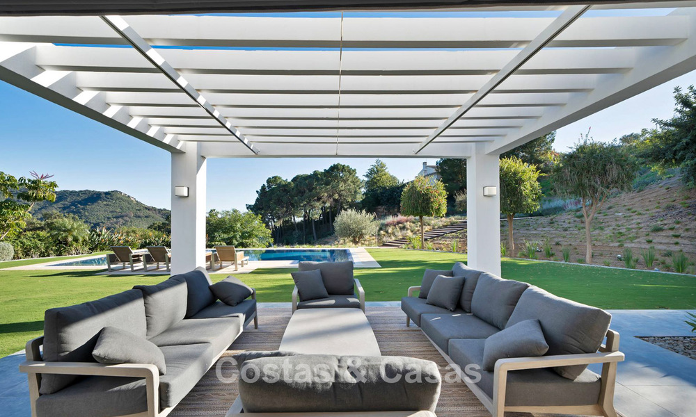 Luxueuse villa de style méditerranéen à vendre dans une communauté fermée entourée de nature à Marbella - Benahavis 776538