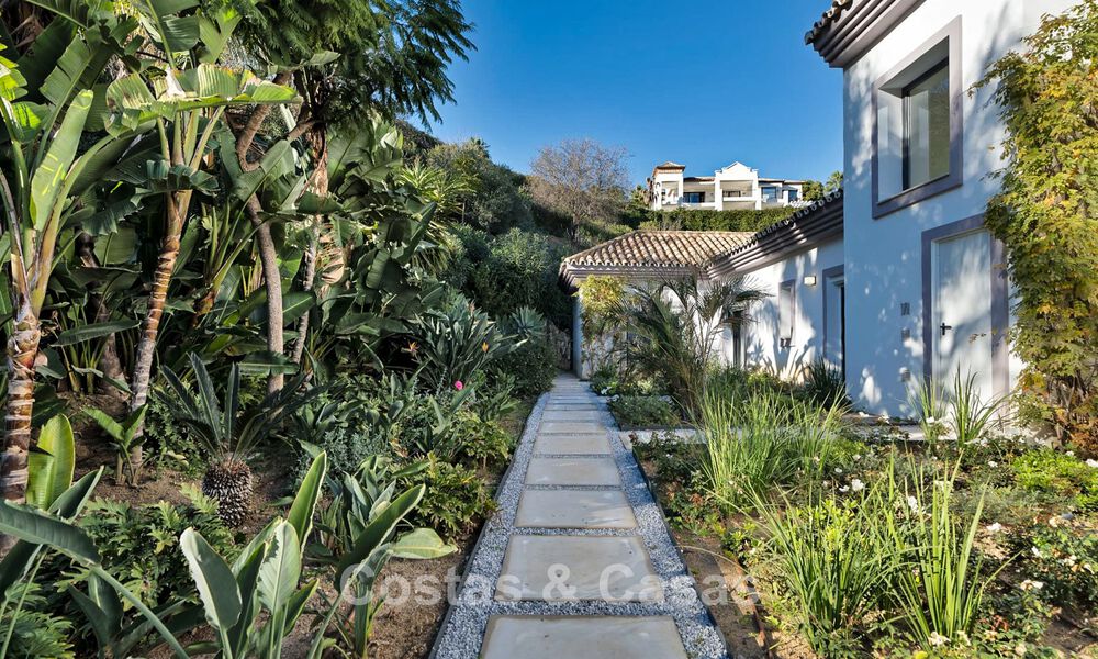 Luxueuse villa de style méditerranéen à vendre dans une communauté fermée entourée de nature à Marbella - Benahavis 776540