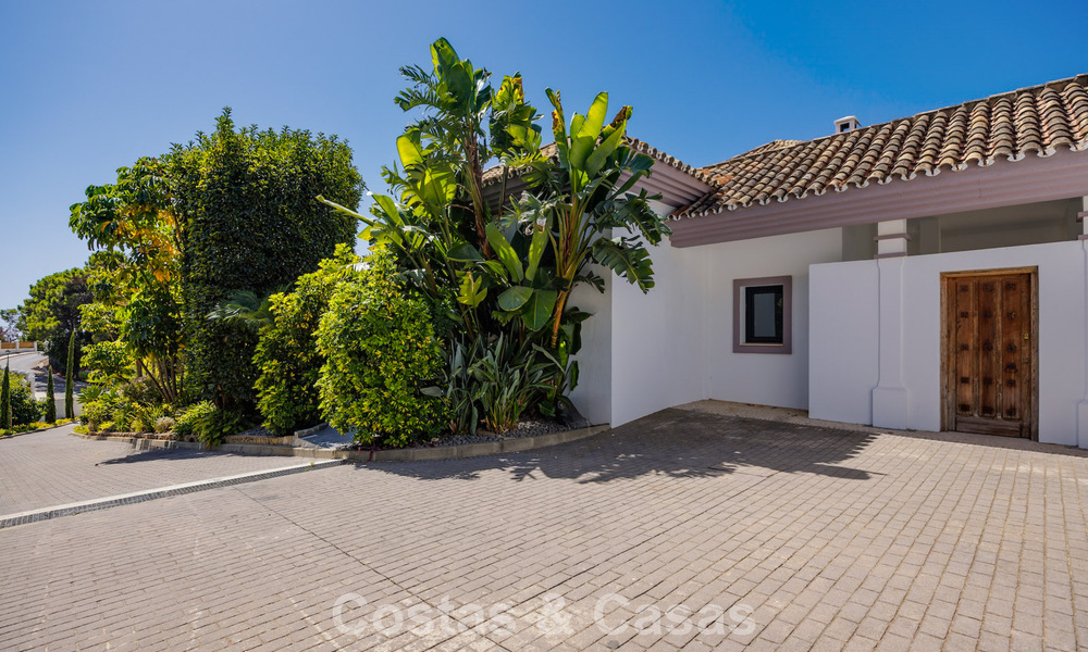 Luxueuse villa de style méditerranéen à vendre dans une communauté fermée entourée de nature à Marbella - Benahavis 805689