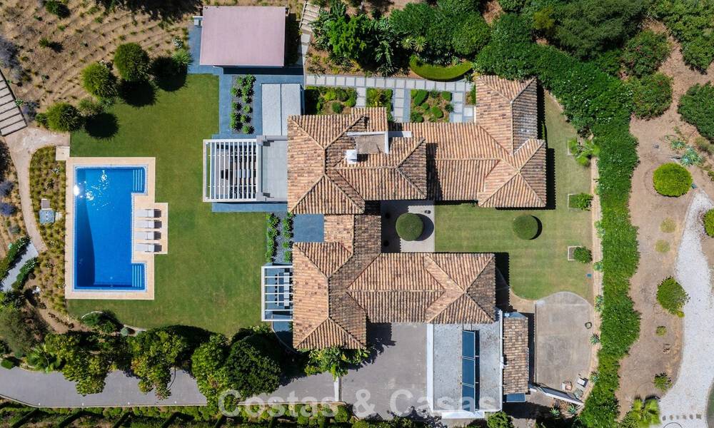 Luxueuse villa de style méditerranéen à vendre dans une communauté fermée entourée de nature à Marbella - Benahavis 805690