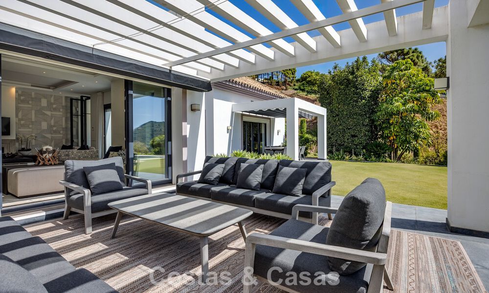 Luxueuse villa de style méditerranéen à vendre dans une communauté fermée entourée de nature à Marbella - Benahavis 805697