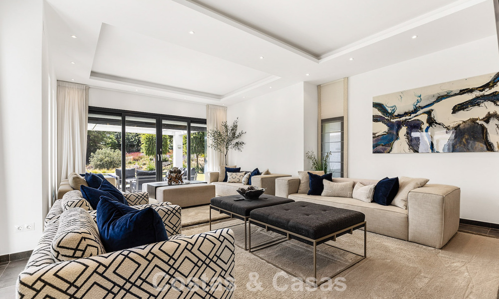 Luxueuse villa de style méditerranéen à vendre dans une communauté fermée entourée de nature à Marbella - Benahavis 805701