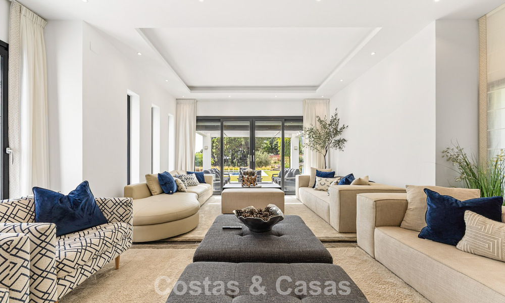 Luxueuse villa de style méditerranéen à vendre dans une communauté fermée entourée de nature à Marbella - Benahavis 805702