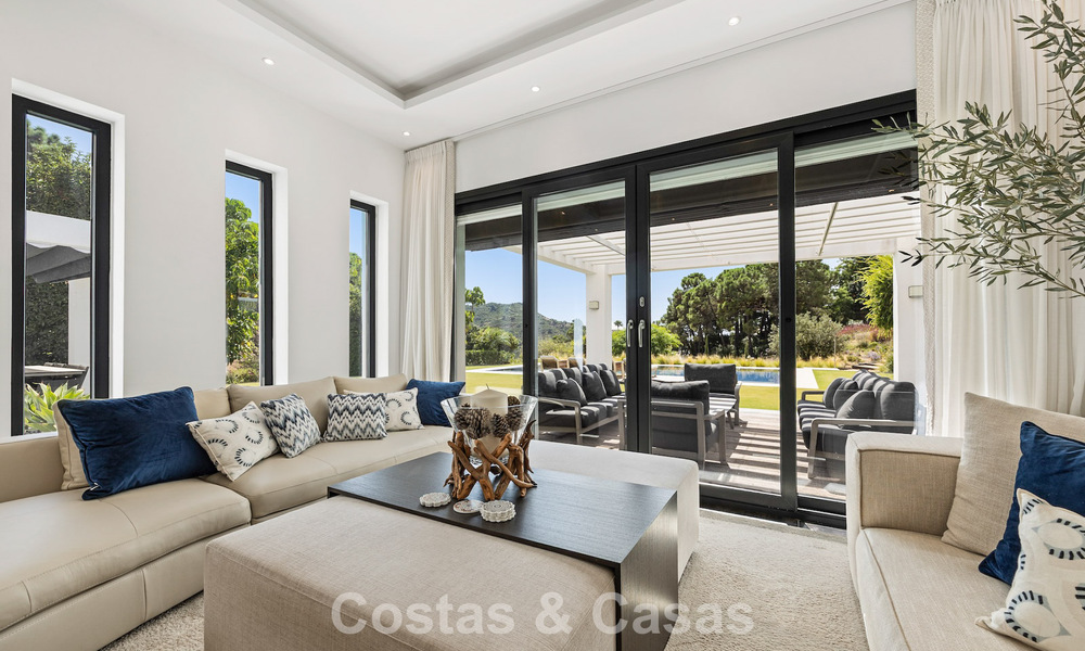 Luxueuse villa de style méditerranéen à vendre dans une communauté fermée entourée de nature à Marbella - Benahavis 805703