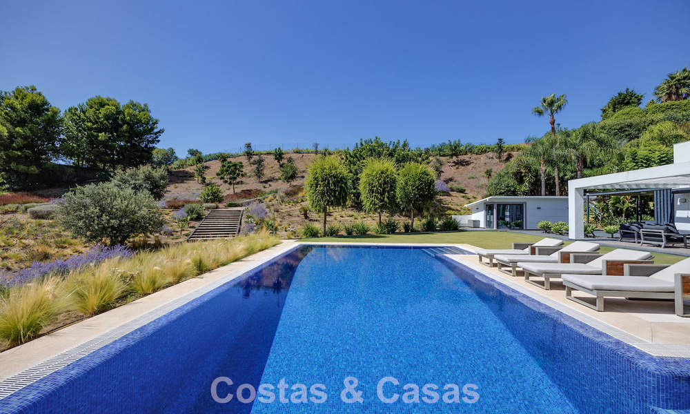 Luxueuse villa de style méditerranéen à vendre dans une communauté fermée entourée de nature à Marbella - Benahavis 805704