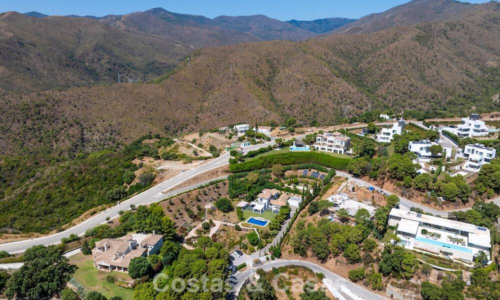 Luxueuse villa de style méditerranéen à vendre dans une communauté fermée entourée de nature à Marbella - Benahavis 805706