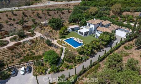 Luxueuse villa de style méditerranéen à vendre dans une communauté fermée entourée de nature à Marbella - Benahavis 805709