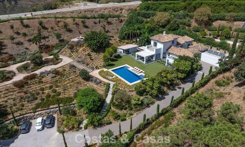 Luxueuse villa de style méditerranéen à vendre dans une communauté fermée entourée de nature à Marbella - Benahavis 805709