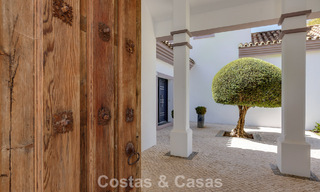 Luxueuse villa de style méditerranéen à vendre dans une communauté fermée entourée de nature à Marbella - Benahavis 805710 