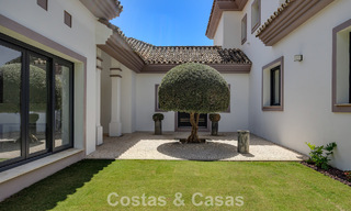 Luxueuse villa de style méditerranéen à vendre dans une communauté fermée entourée de nature à Marbella - Benahavis 805711 