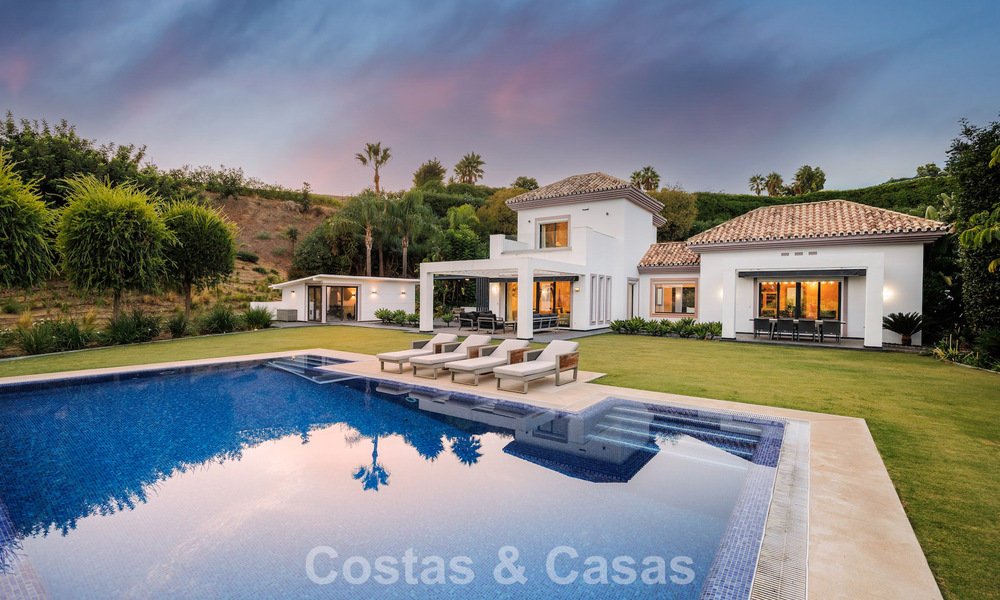 Luxueuse villa de style méditerranéen à vendre dans une communauté fermée entourée de nature à Marbella - Benahavis 805716