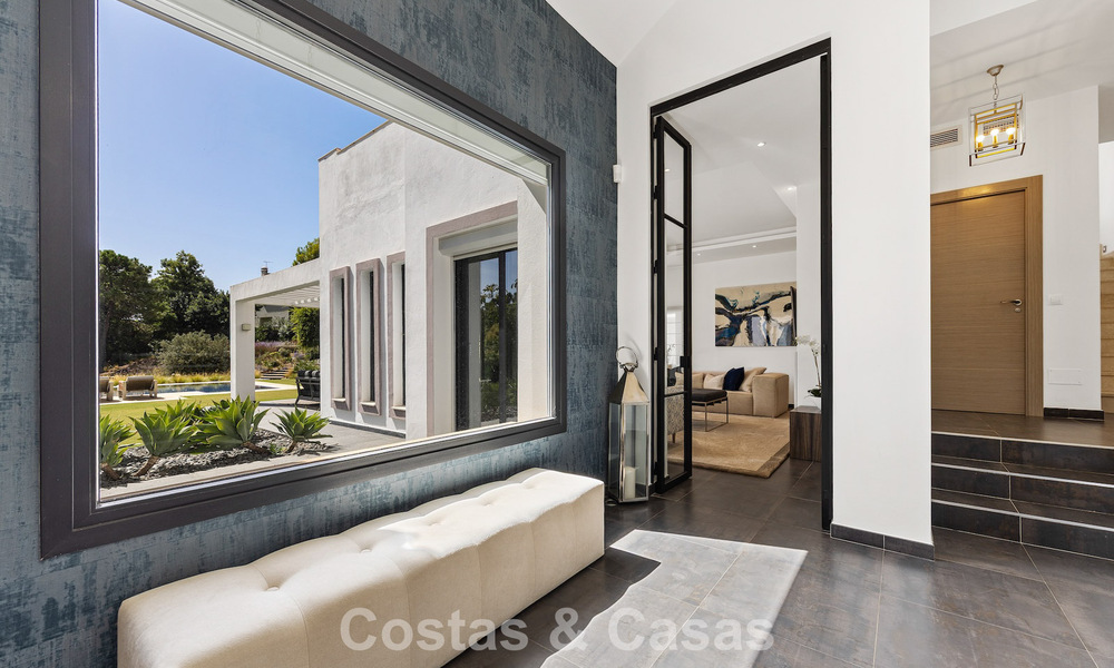 Luxueuse villa de style méditerranéen à vendre dans une communauté fermée entourée de nature à Marbella - Benahavis 805717