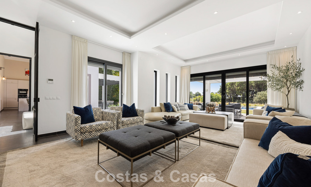 Luxueuse villa de style méditerranéen à vendre dans une communauté fermée entourée de nature à Marbella - Benahavis 805718