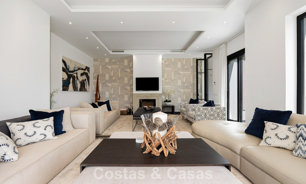 Luxueuse villa de style méditerranéen à vendre dans une communauté fermée entourée de nature à Marbella - Benahavis 805719