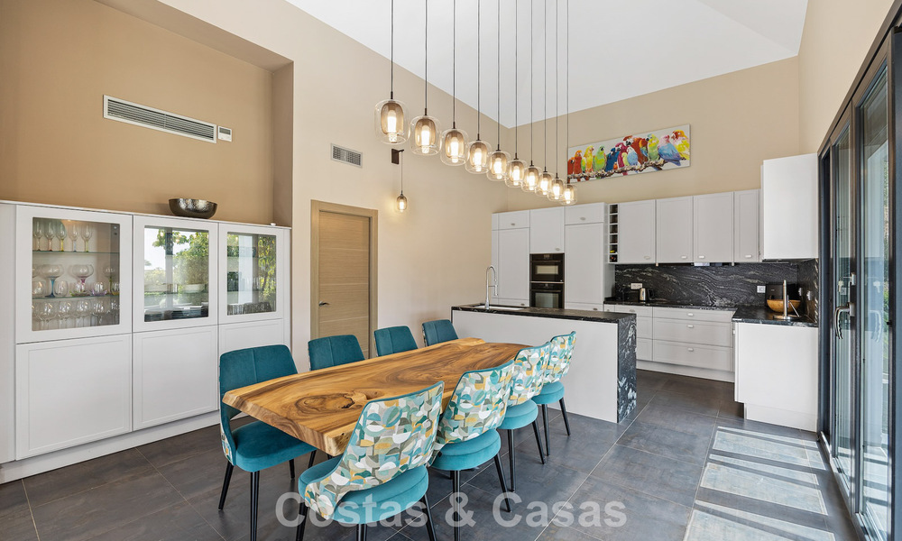 Luxueuse villa de style méditerranéen à vendre dans une communauté fermée entourée de nature à Marbella - Benahavis 805722