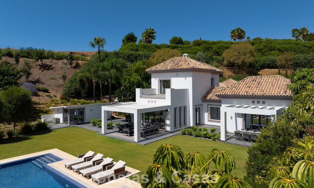 Luxueuse villa de style méditerranéen à vendre dans une communauté fermée entourée de nature à Marbella - Benahavis 805727