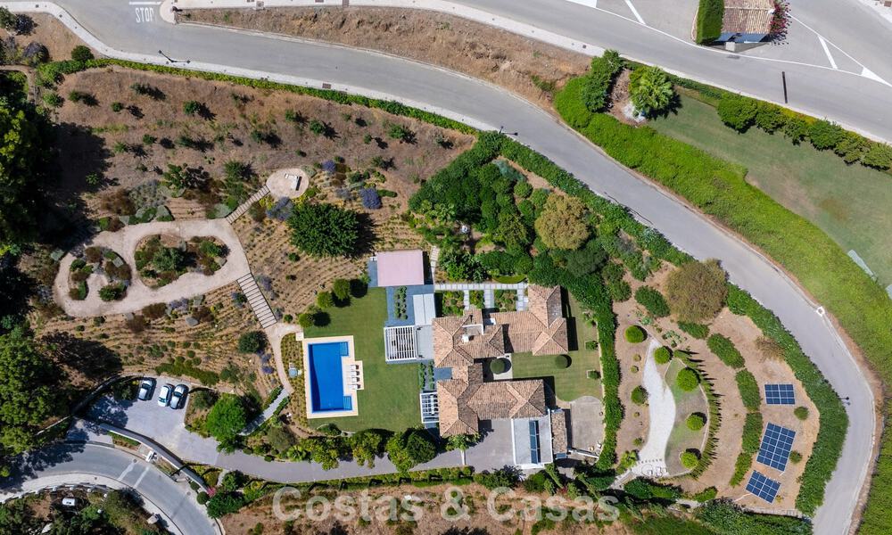 Luxueuse villa de style méditerranéen à vendre dans une communauté fermée entourée de nature à Marbella - Benahavis 805735