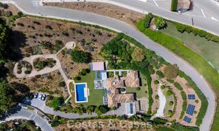 Luxueuse villa de style méditerranéen à vendre dans une communauté fermée entourée de nature à Marbella - Benahavis 805735 