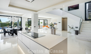 Villa de luxe contemporaine à vendre, dans un quartier résidentiel exclusif et fermé sur le prestigieux Golden Mile de Marbella 776672 