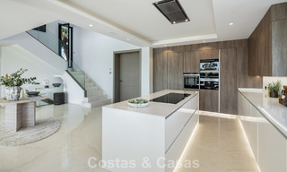 Villa de luxe contemporaine à vendre, dans un quartier résidentiel exclusif et fermé sur le prestigieux Golden Mile de Marbella 776673 