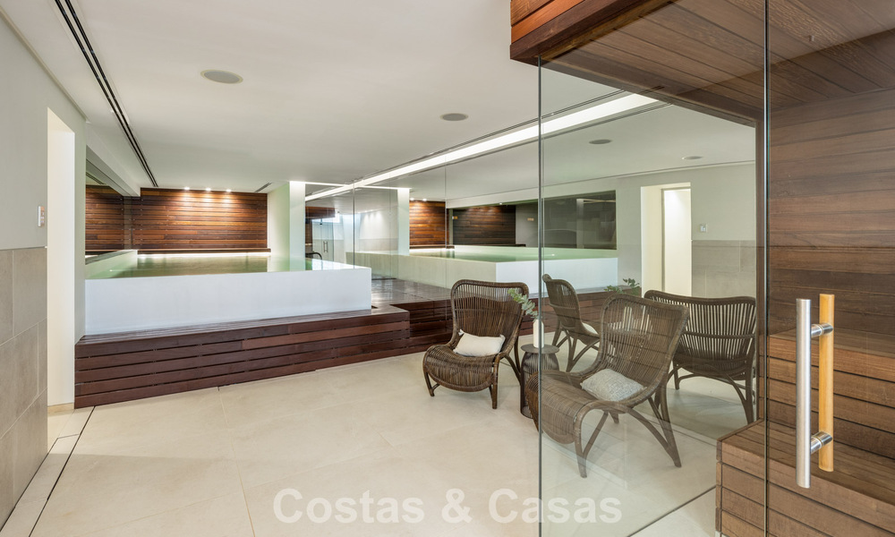 Villa de luxe contemporaine à vendre, dans un quartier résidentiel exclusif et fermé sur le prestigieux Golden Mile de Marbella 776677