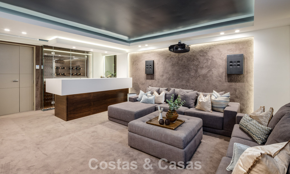 Villa de luxe contemporaine à vendre, dans un quartier résidentiel exclusif et fermé sur le prestigieux Golden Mile de Marbella 776680