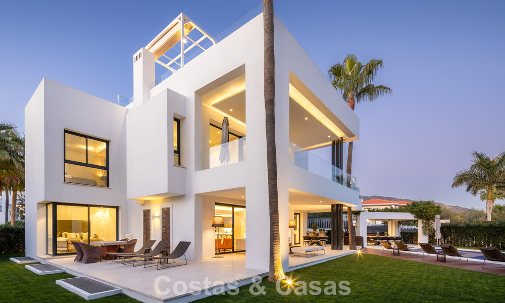 Villa de luxe contemporaine à vendre, dans un quartier résidentiel exclusif et fermé sur le prestigieux Golden Mile de Marbella 776685