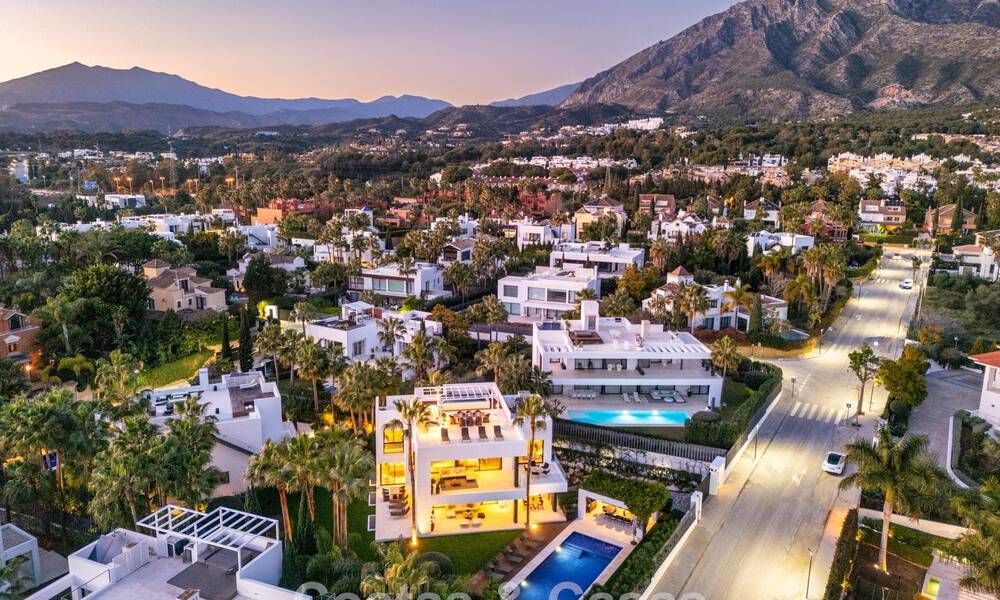 Villa de luxe contemporaine à vendre, dans un quartier résidentiel exclusif et fermé sur le prestigieux Golden Mile de Marbella 776688