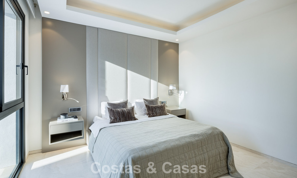 Villa de luxe contemporaine à vendre, dans un quartier résidentiel exclusif et fermé sur le prestigieux Golden Mile de Marbella 776691