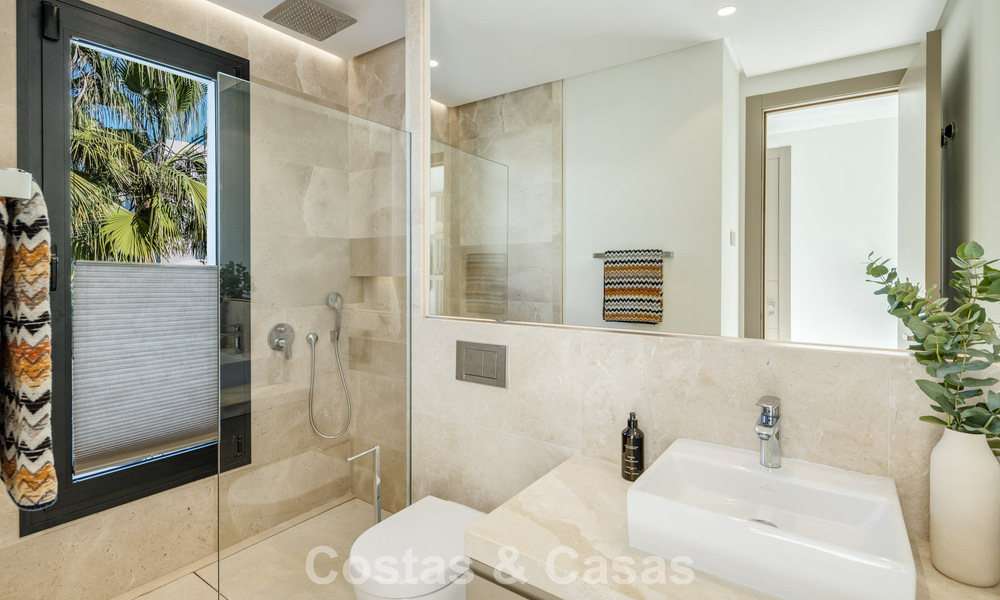 Villa de luxe contemporaine à vendre, dans un quartier résidentiel exclusif et fermé sur le prestigieux Golden Mile de Marbella 776696