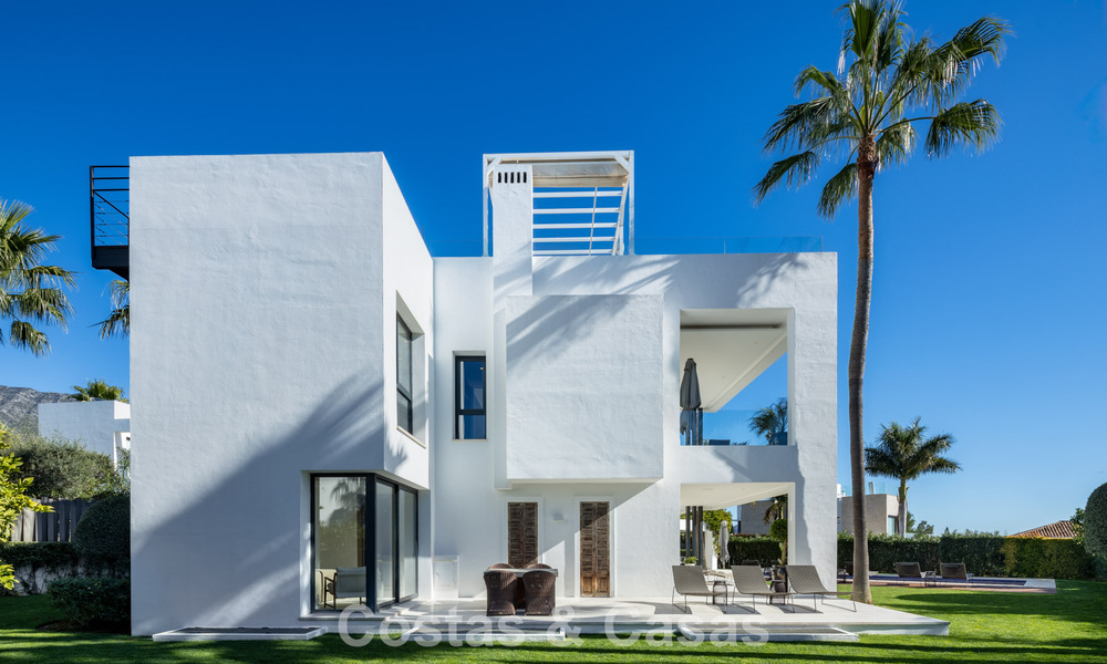 Villa de luxe contemporaine à vendre, dans un quartier résidentiel exclusif et fermé sur le prestigieux Golden Mile de Marbella 776703