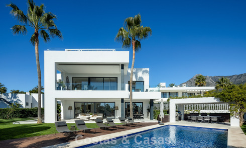 Villa de luxe contemporaine à vendre, dans un quartier résidentiel exclusif et fermé sur le prestigieux Golden Mile de Marbella 776704