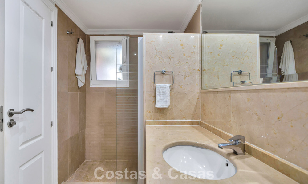 Luxueux appartement au rez-de-chaussée à vendre, situé sur le New Golden Mile entre Marbella et Estepona 776561