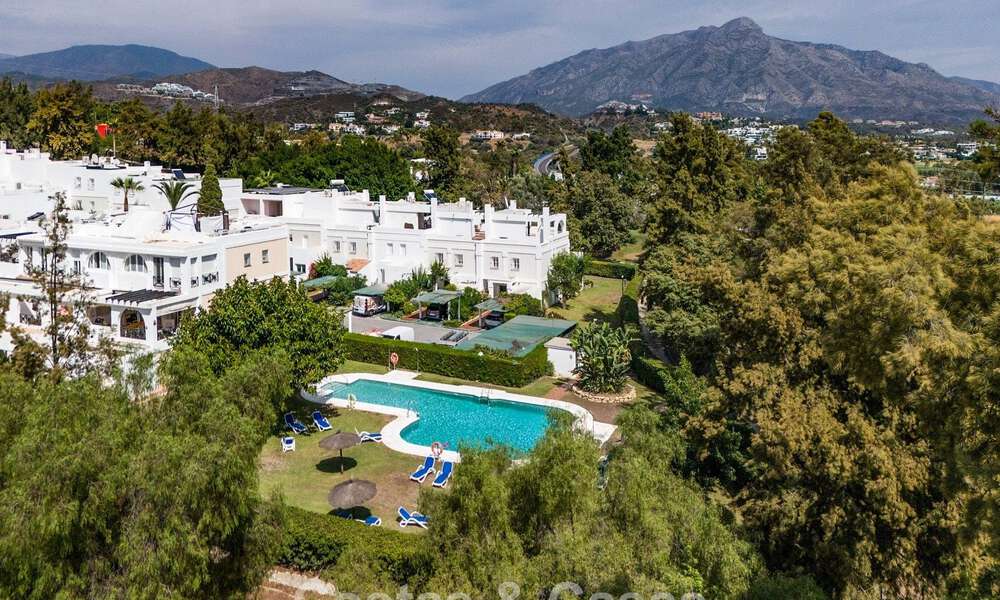 Charmante maison avec piscine privée à vendre, dans une enclave de golf recherchée de La Quinta, Marbella - Benahavis 776621