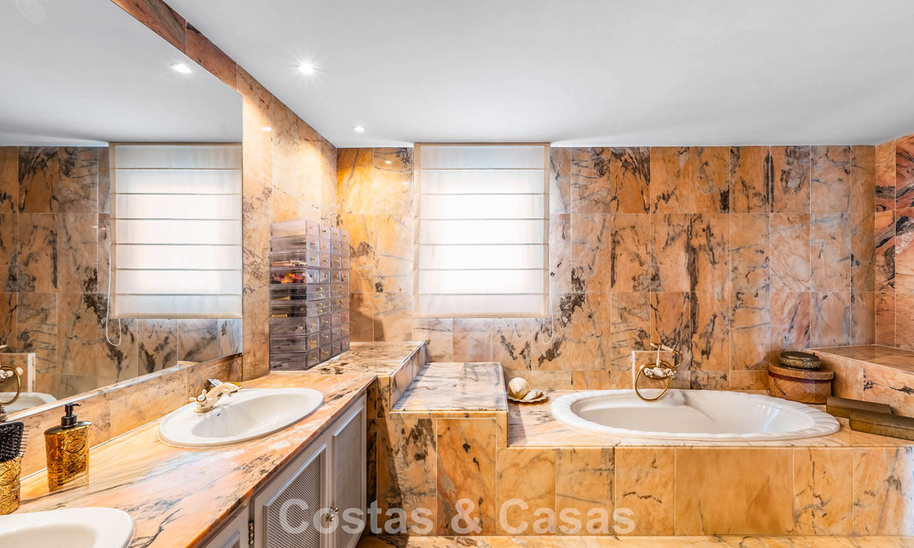 Charmante maison avec piscine privée à vendre, dans une enclave de golf recherchée de La Quinta, Marbella - Benahavis 776640