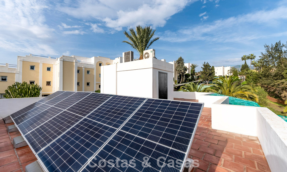 Charmante maison avec piscine privée à vendre, dans une enclave de golf recherchée de La Quinta, Marbella - Benahavis 776642