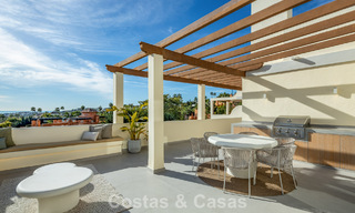Luxueux penthouse rénové avec vue panoramique sur la mer à vendre à Nueva Andalucia, Marbella 776787 