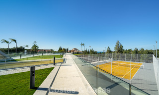 Villa jumelée moderne avec vue sur la mer à vendre dans un complexe de premier plan à Mijas Costa, Costa del Sol 776811 