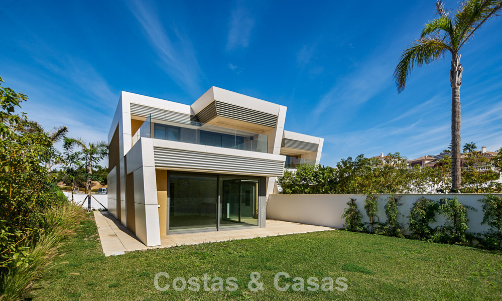 Villa jumelée moderne avec vue sur la mer à vendre dans un complexe de premier plan à Mijas Costa, Costa del Sol 776817