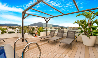 Penthouse en duplex exclusif à vendre, à proximité de la plage à Puerto Banus, Marbella 776948 
